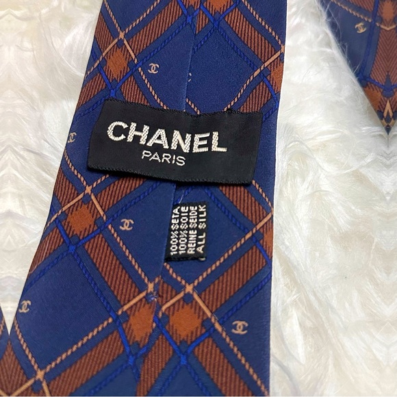EUC Chanel Tie - Picture 11 of 11